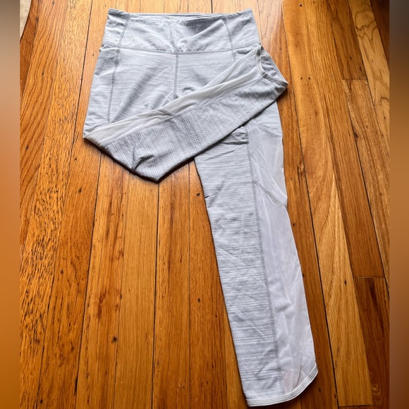 WOMEN'S ATHLETA HIGH RISE GREY/WHITE JACQUARD MESH CHAT TO TOWN CAPRI SIZE M - Picture 2 of 2